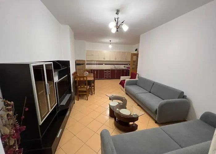 Leonard Apartamento Tirana