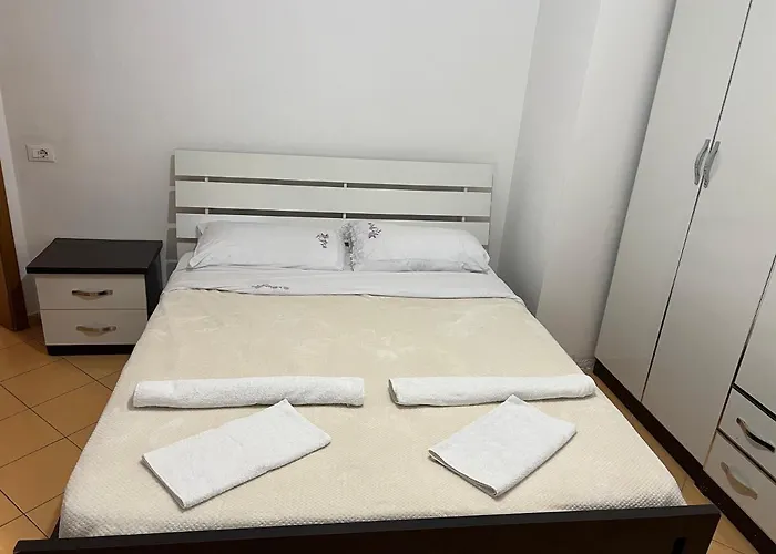 Leonard Apartamento Tirana